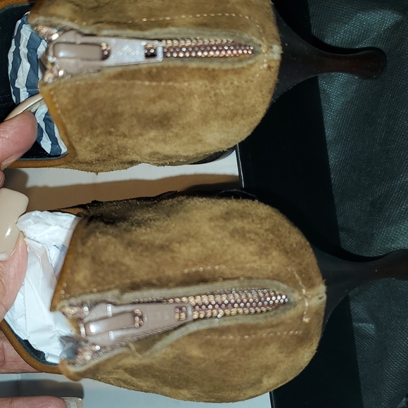 Donna Karan collection booties - Picture 6 of 9